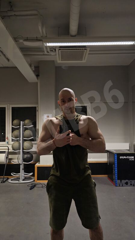 Alex695225612